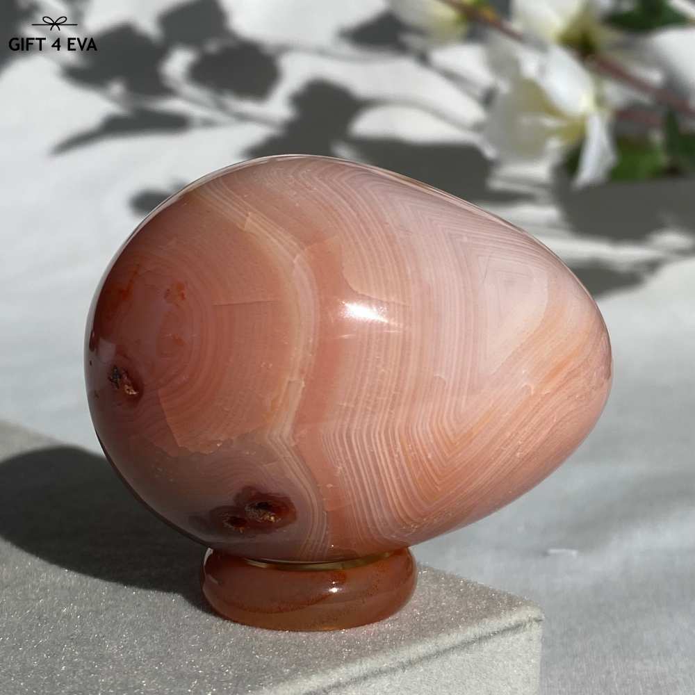 Carnelian Egg 138G