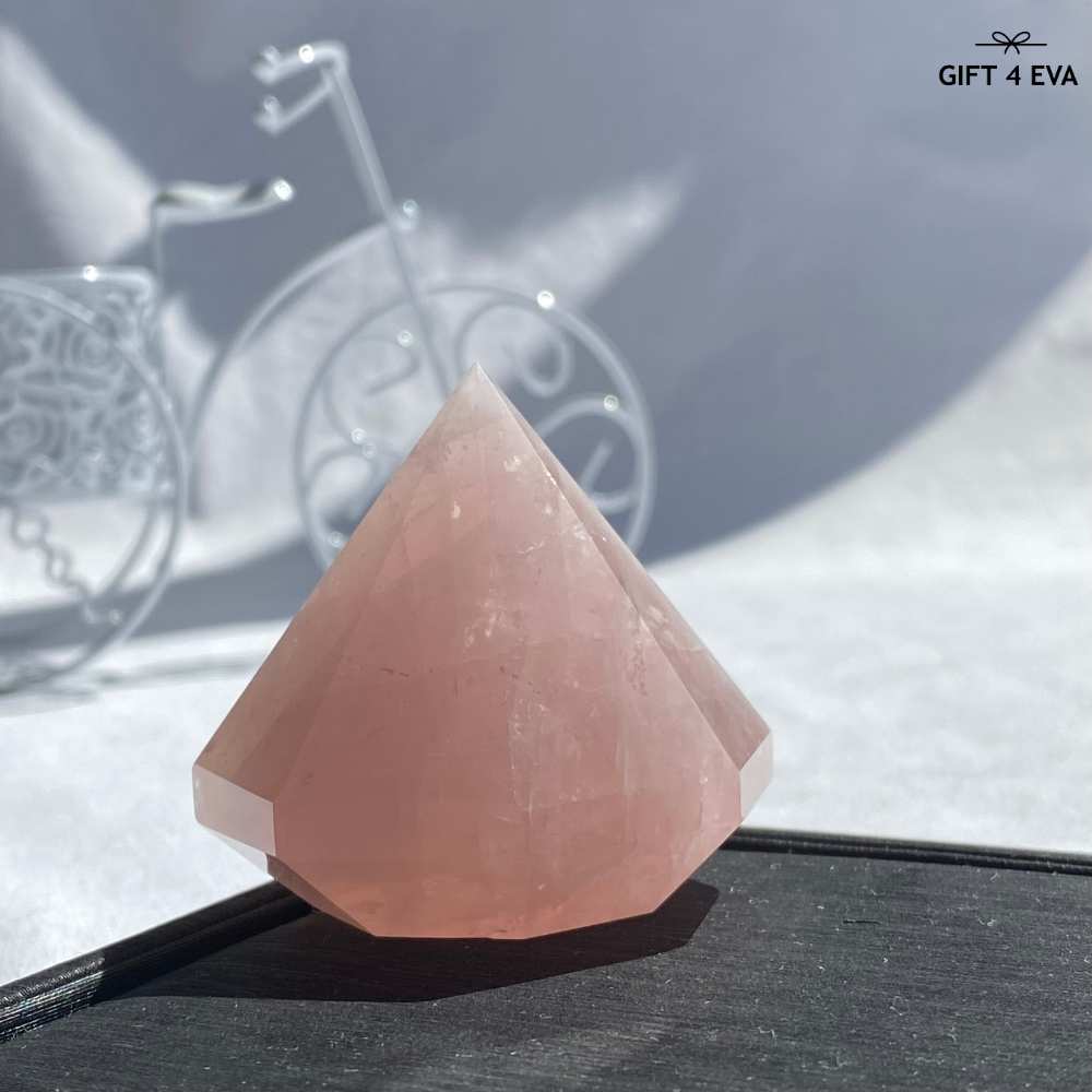 Rose Quartz Diamond Shape 140G