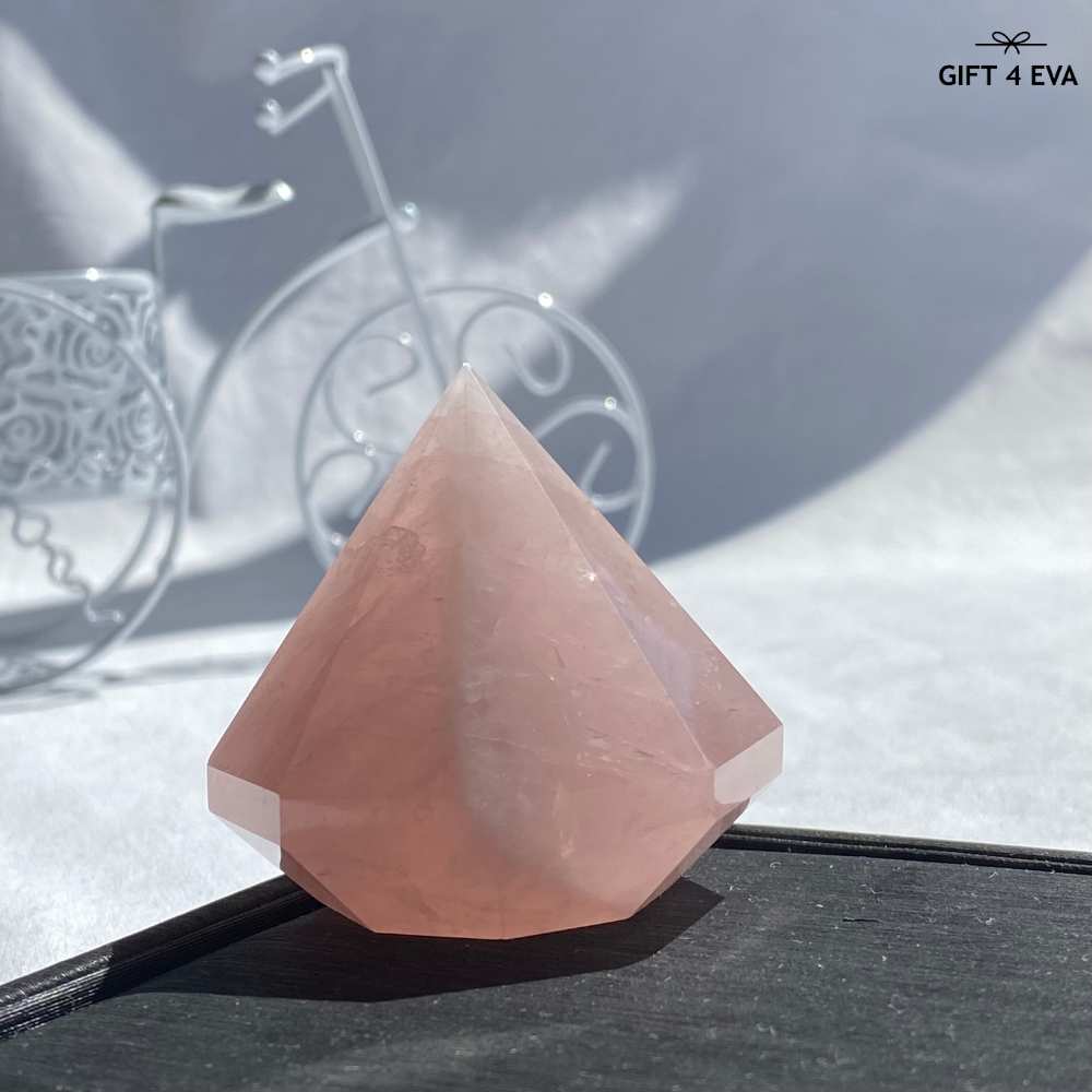 Rose Quartz Diamond Shape 140G