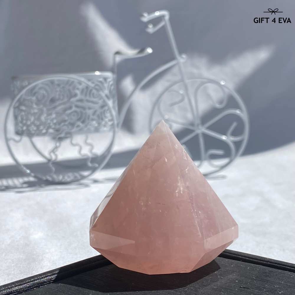 Rose Quartz Diamond Shape 140G