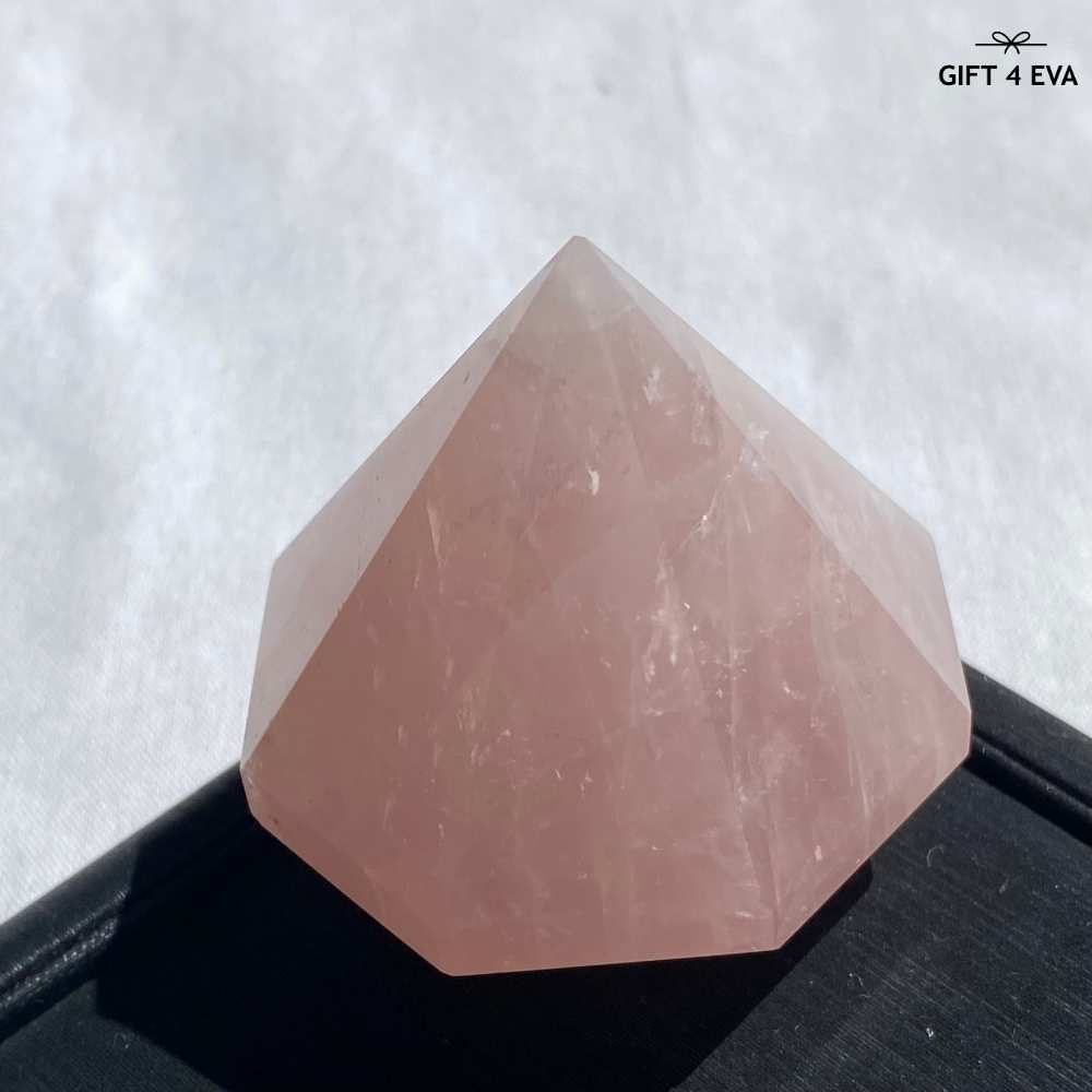 Rose Quartz Diamond Shape 140G