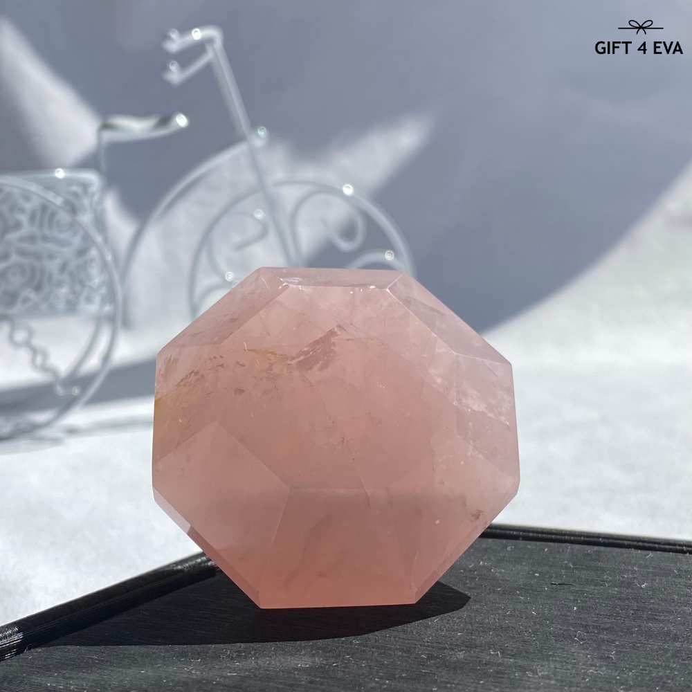 Rose Quartz Diamond Shape 140G