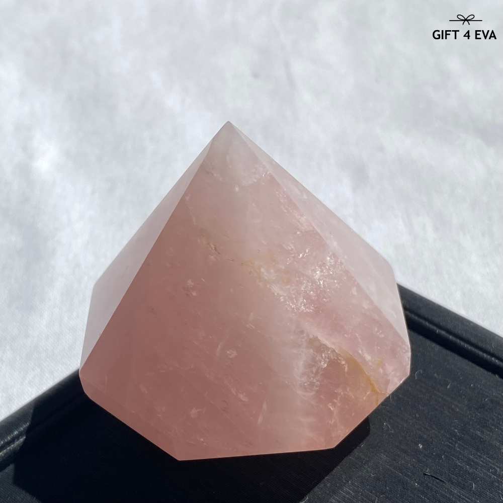 Rose Quartz Diamond Shape 140G