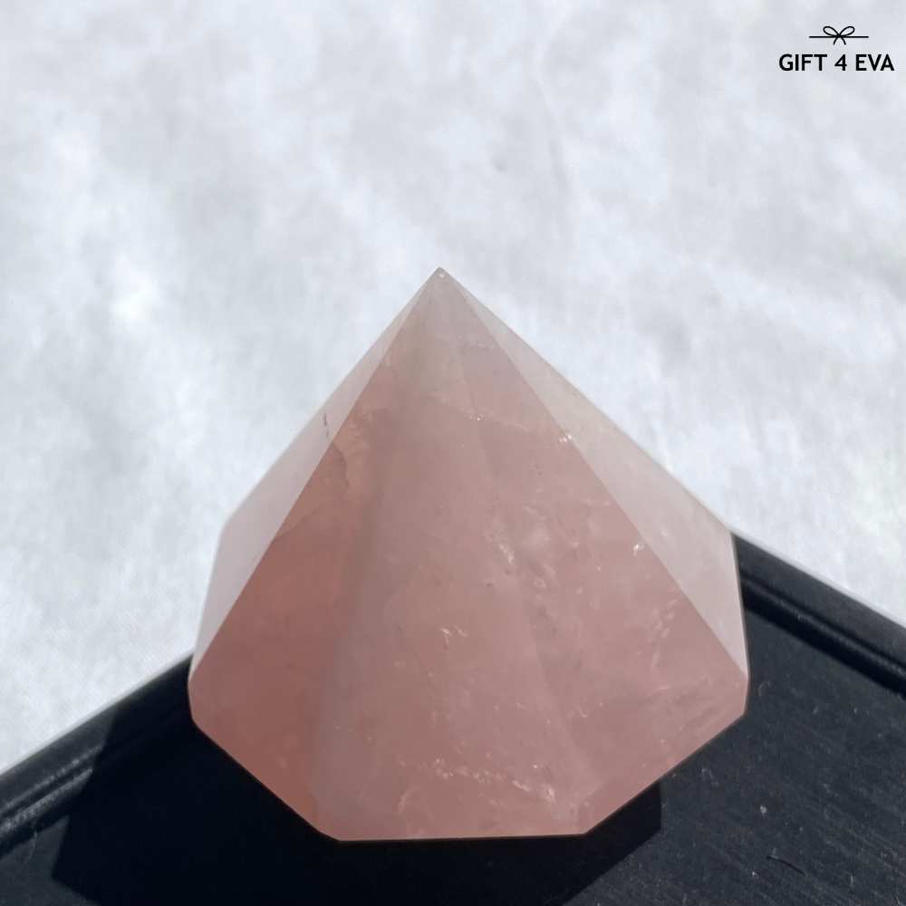 Rose Quartz Diamond Shape 140G